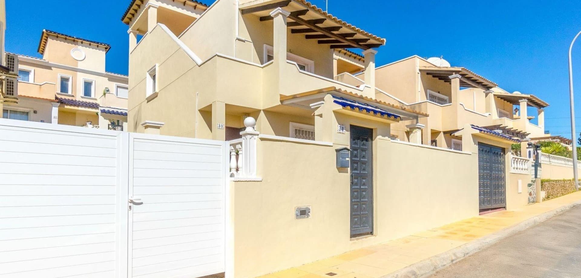 Villa - Chalet de 3 dormitorios en Orihuela Costa - 1