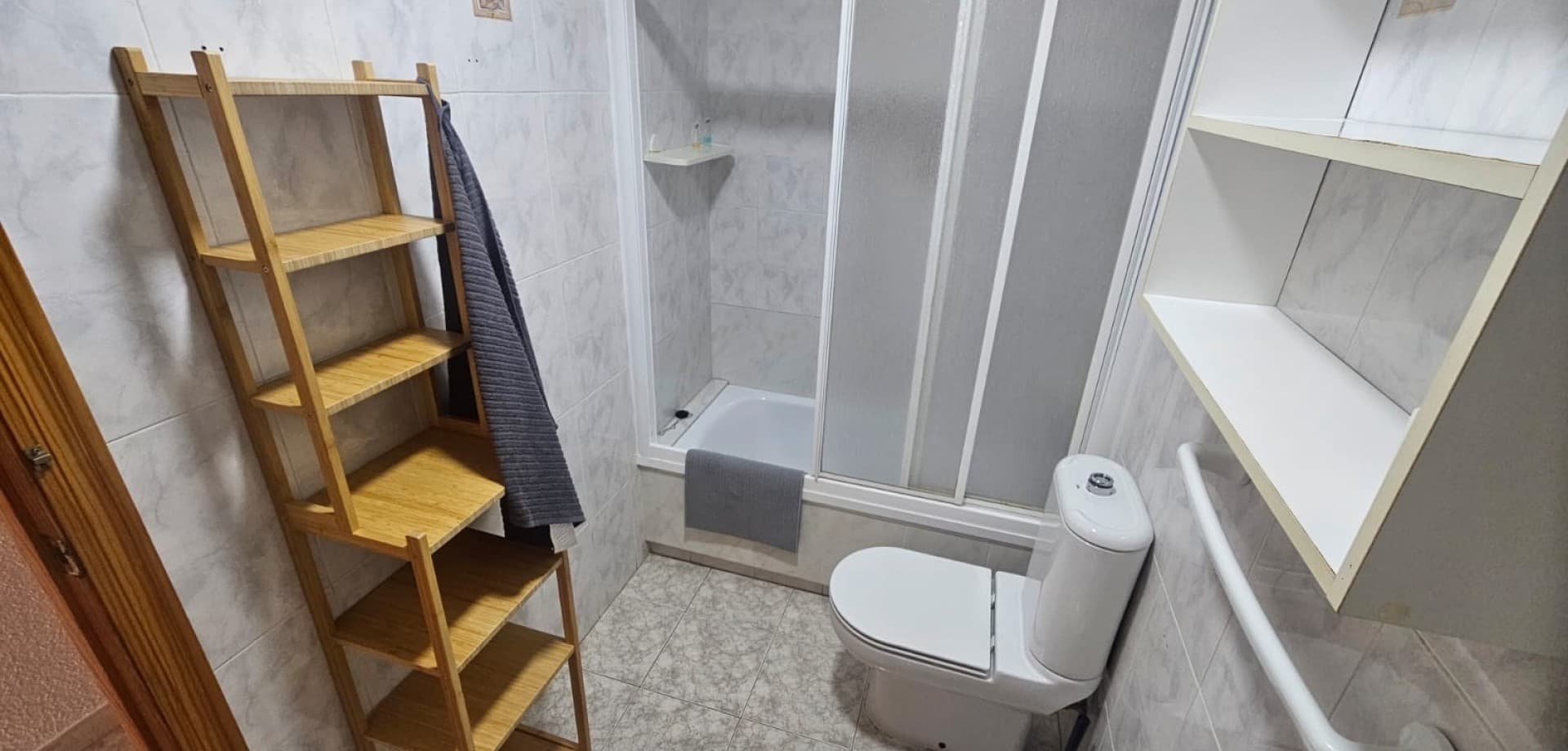 2 bed Middle Floor Apartment in Orihuela Costa - 17