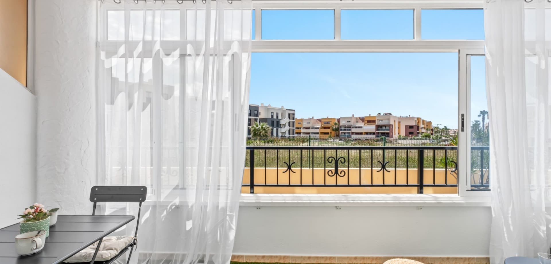 2 bed Middle Floor Apartment in Orihuela Costa - 13