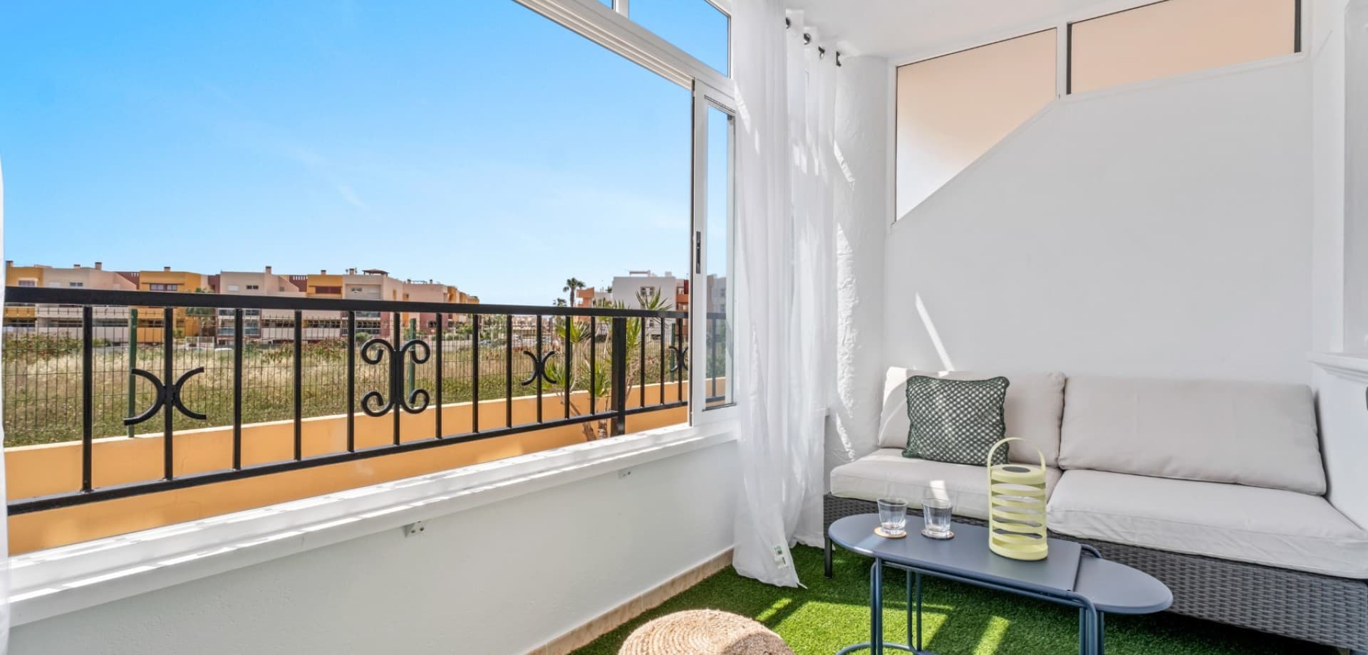 2 bed Middle Floor Apartment in Orihuela Costa - 3