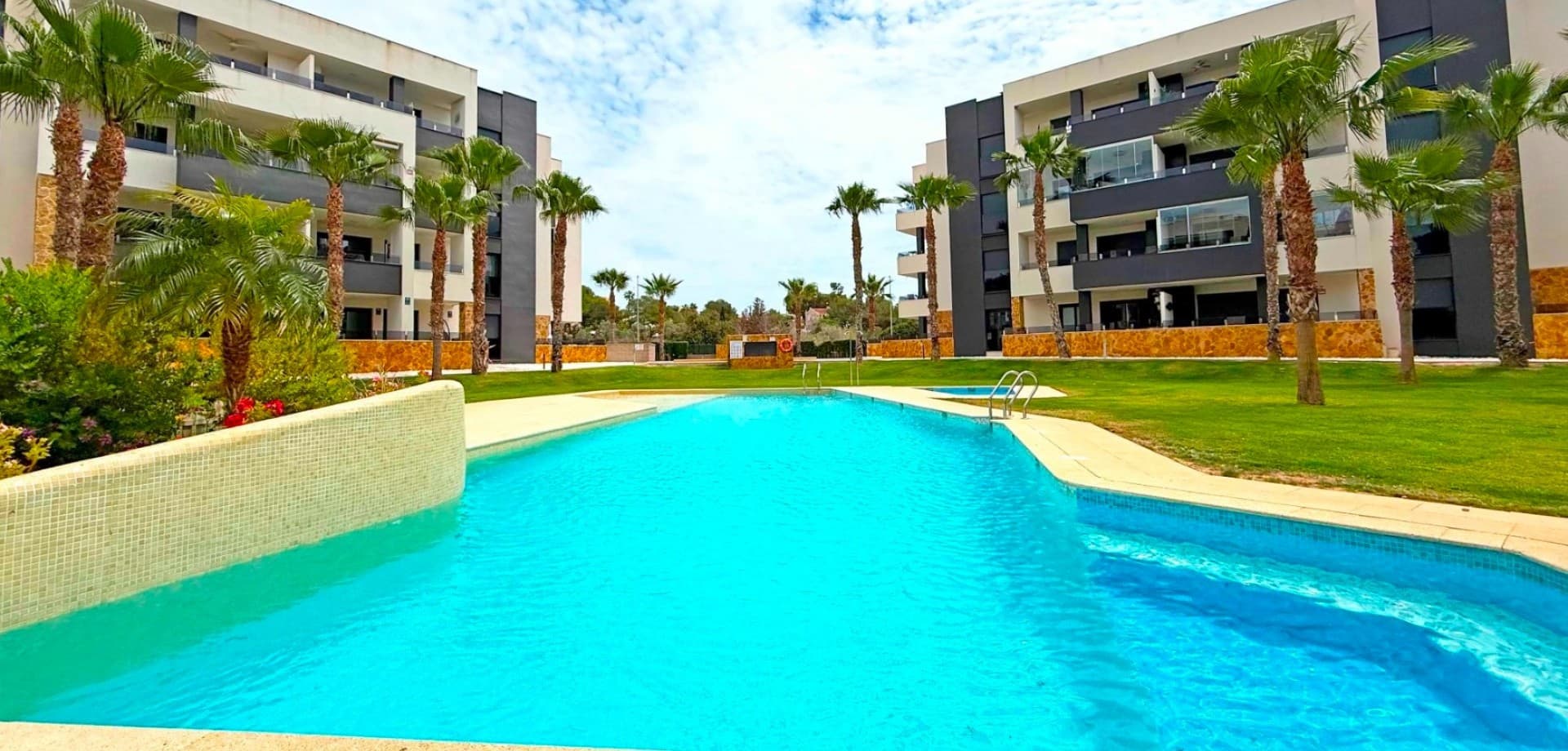 2 bed Middle Floor Apartment in Orihuela Costa - 9