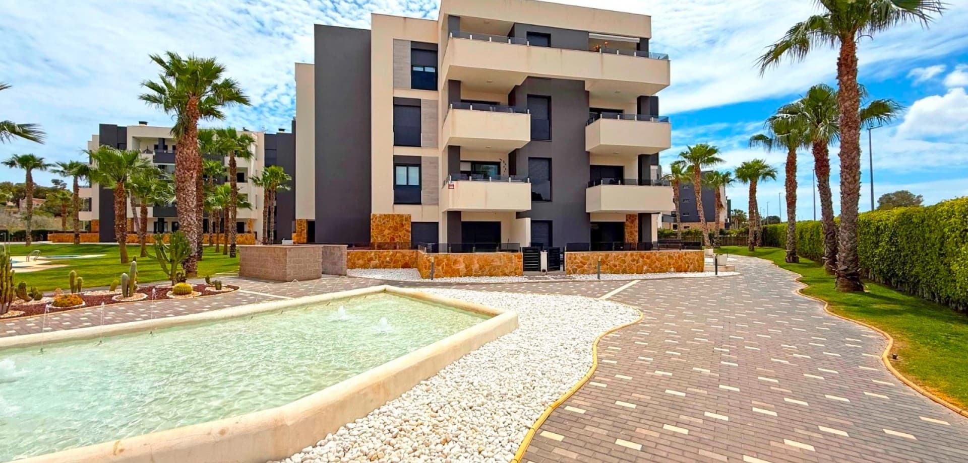 2 bed Middle Floor Apartment in Orihuela Costa - 10