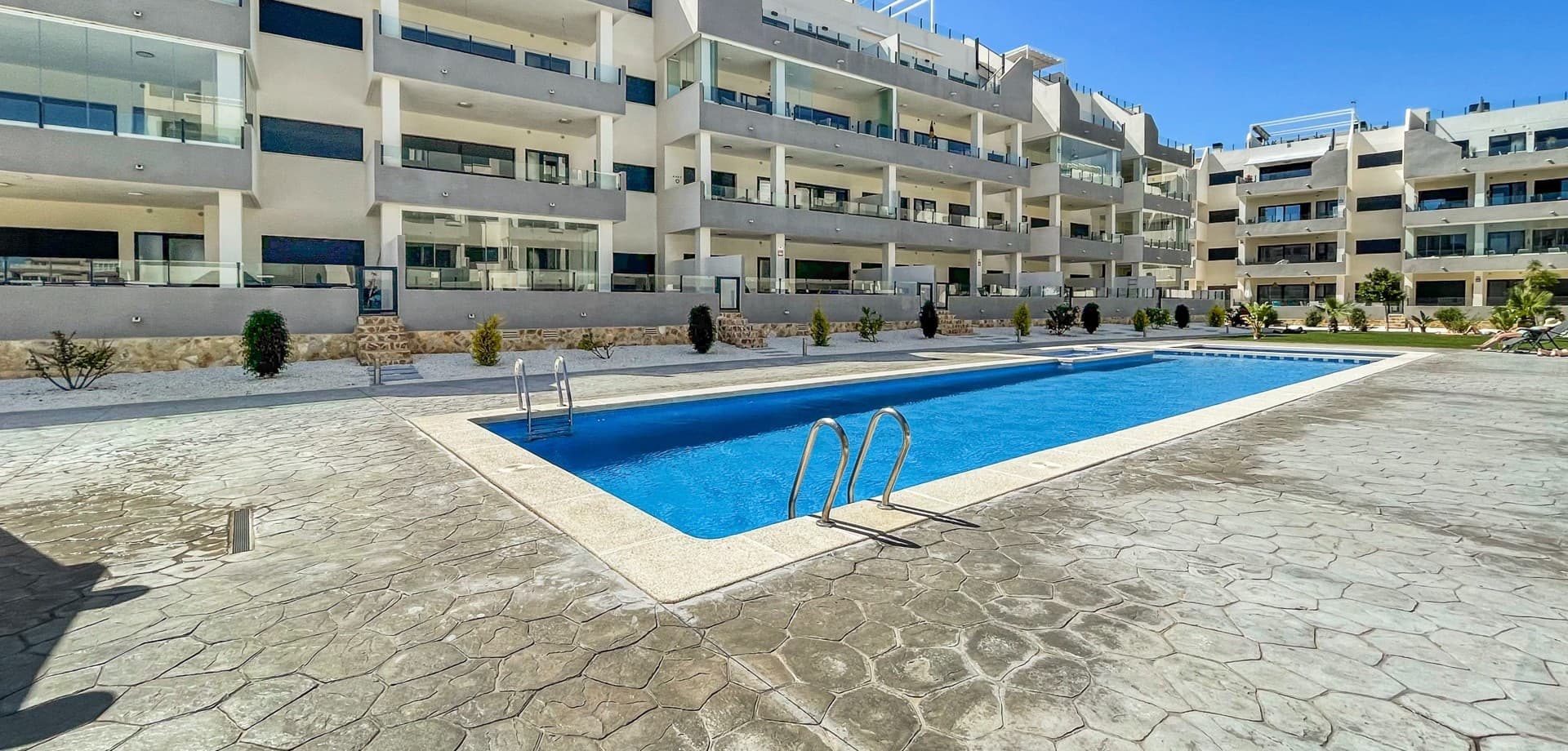 Apartamento Planta Media de 3 dormitorios en Orihuela Costa - 2