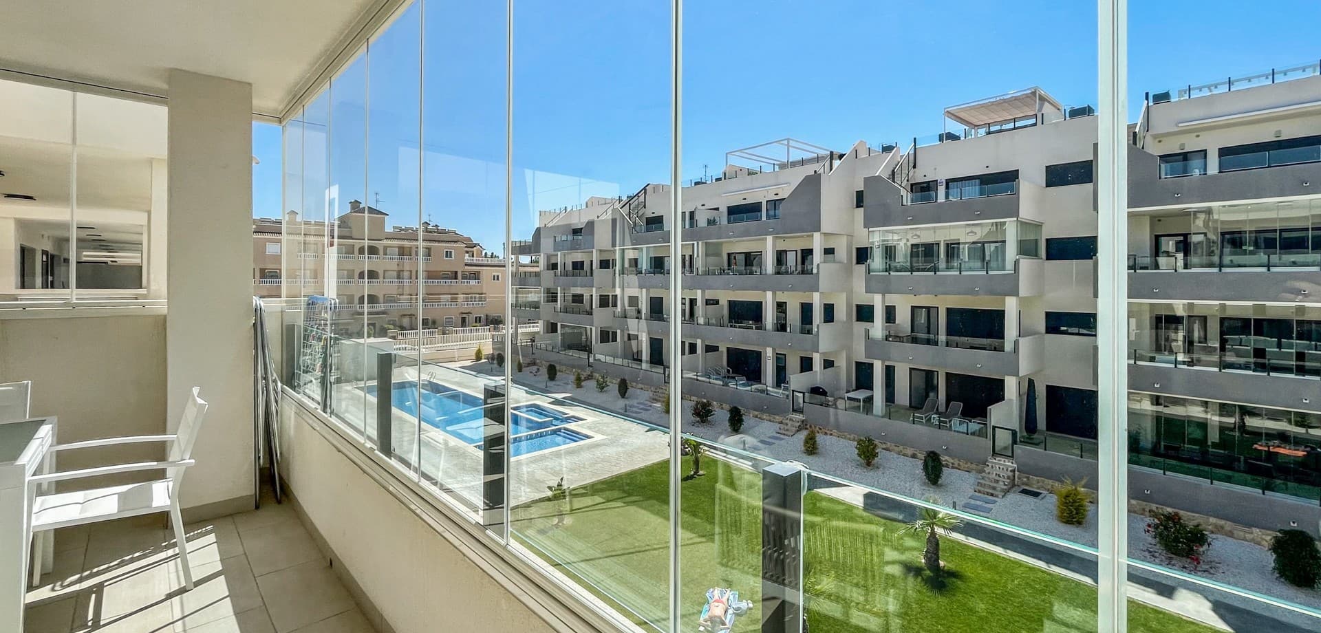 Apartamento Planta Media de 3 dormitorios en Orihuela Costa - 18