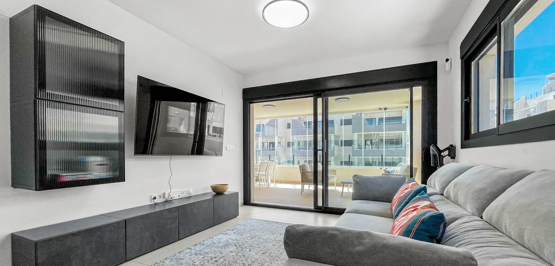 Apartamento Planta Media de 3 dormitorios en Orihuela Costa - 1