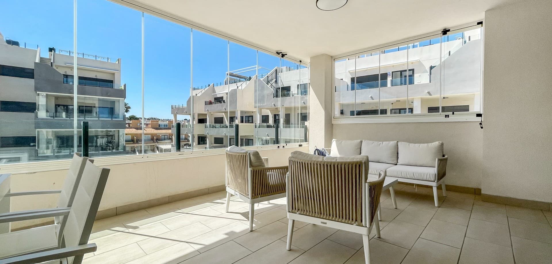 Apartamento Planta Media de 3 dormitorios en Orihuela Costa - 4