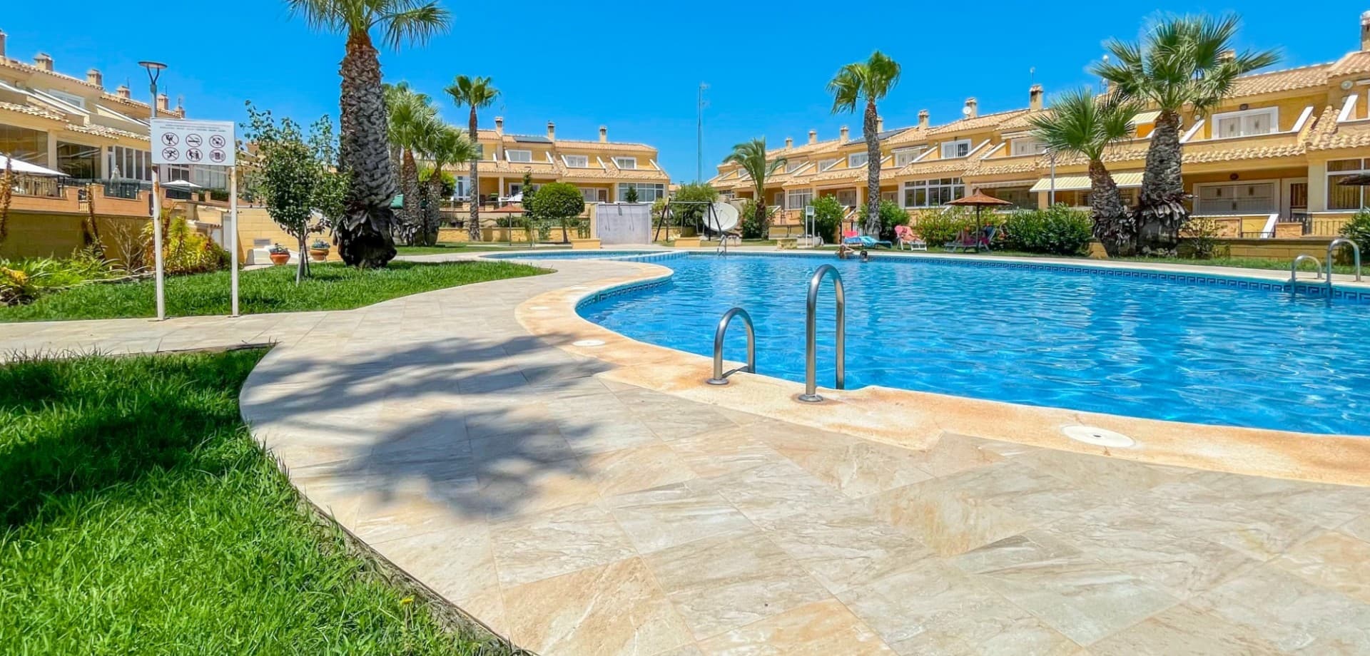 Adosada de 4 dormitorios en Orihuela Costa - 1
