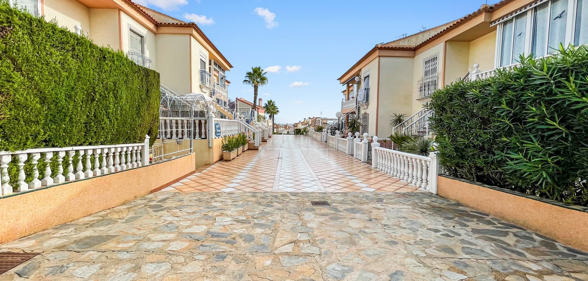 2 bed Middle Floor Apartment in Orihuela Costa - 24