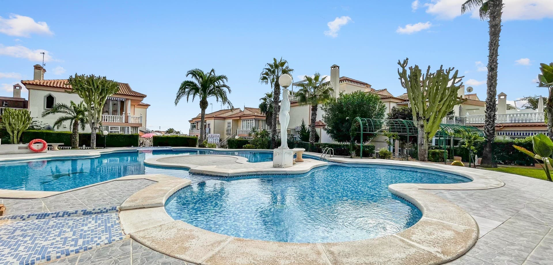 2 bed Middle Floor Apartment in Orihuela Costa - 23