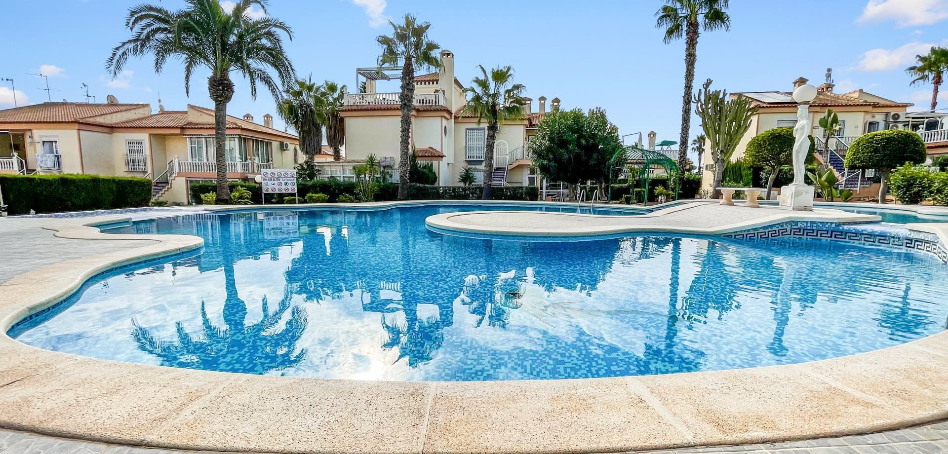 2 bed Middle Floor Apartment in Orihuela Costa - 4