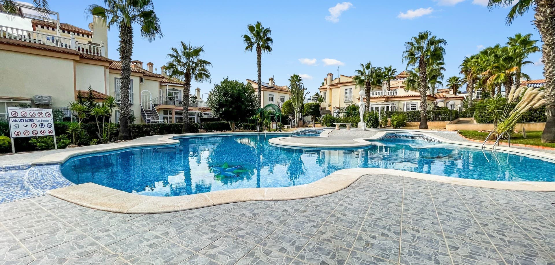 2 bed Middle Floor Apartment in Orihuela Costa - 25