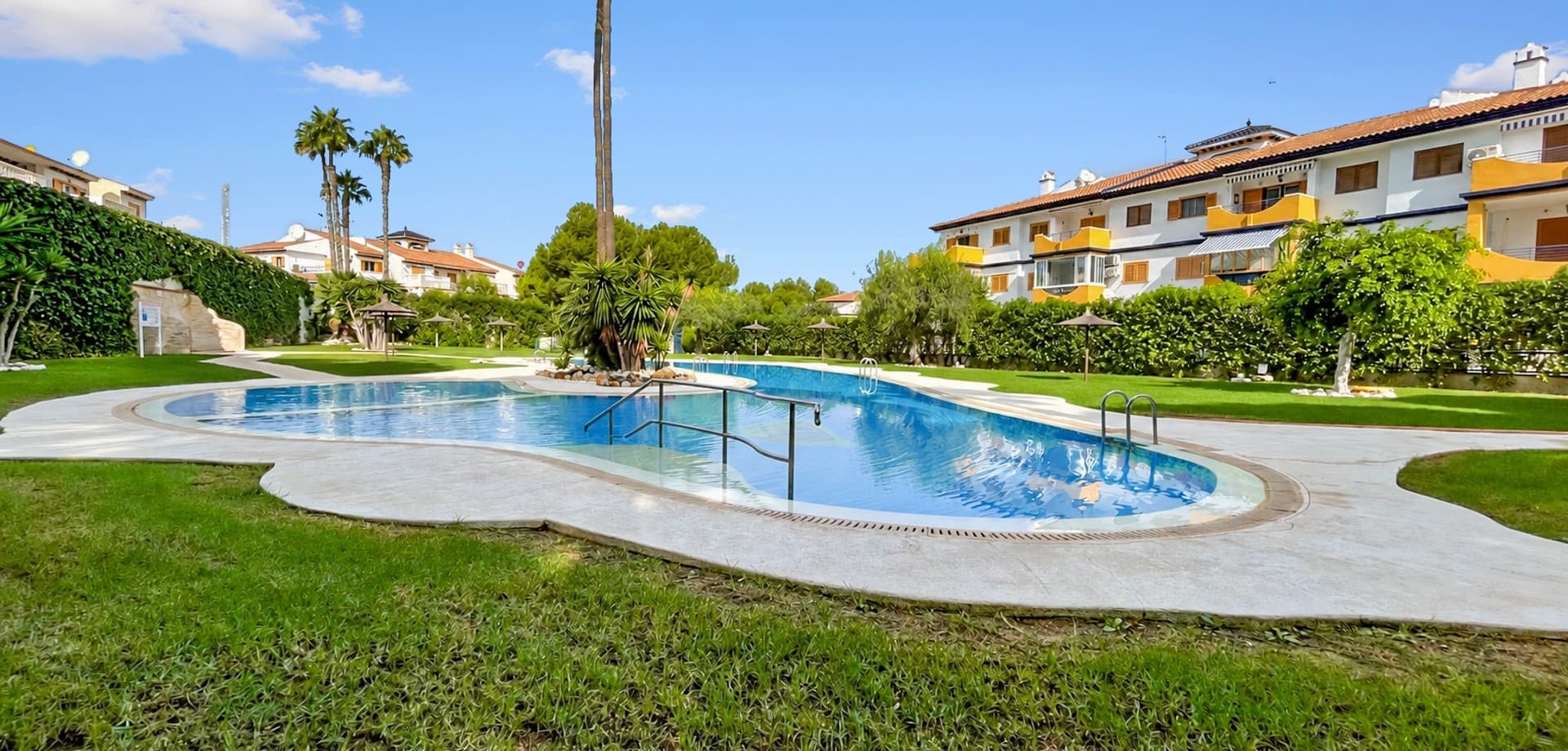 2 bed Middle Floor Apartment in Mil Palmeras - 6