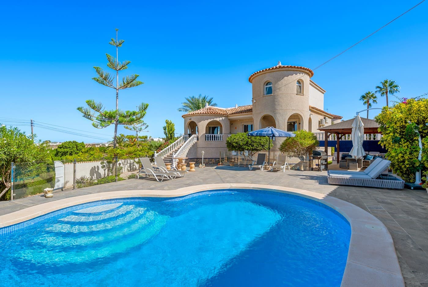 Villa - Chalet de 5 dormitorios en Almoradi - 1