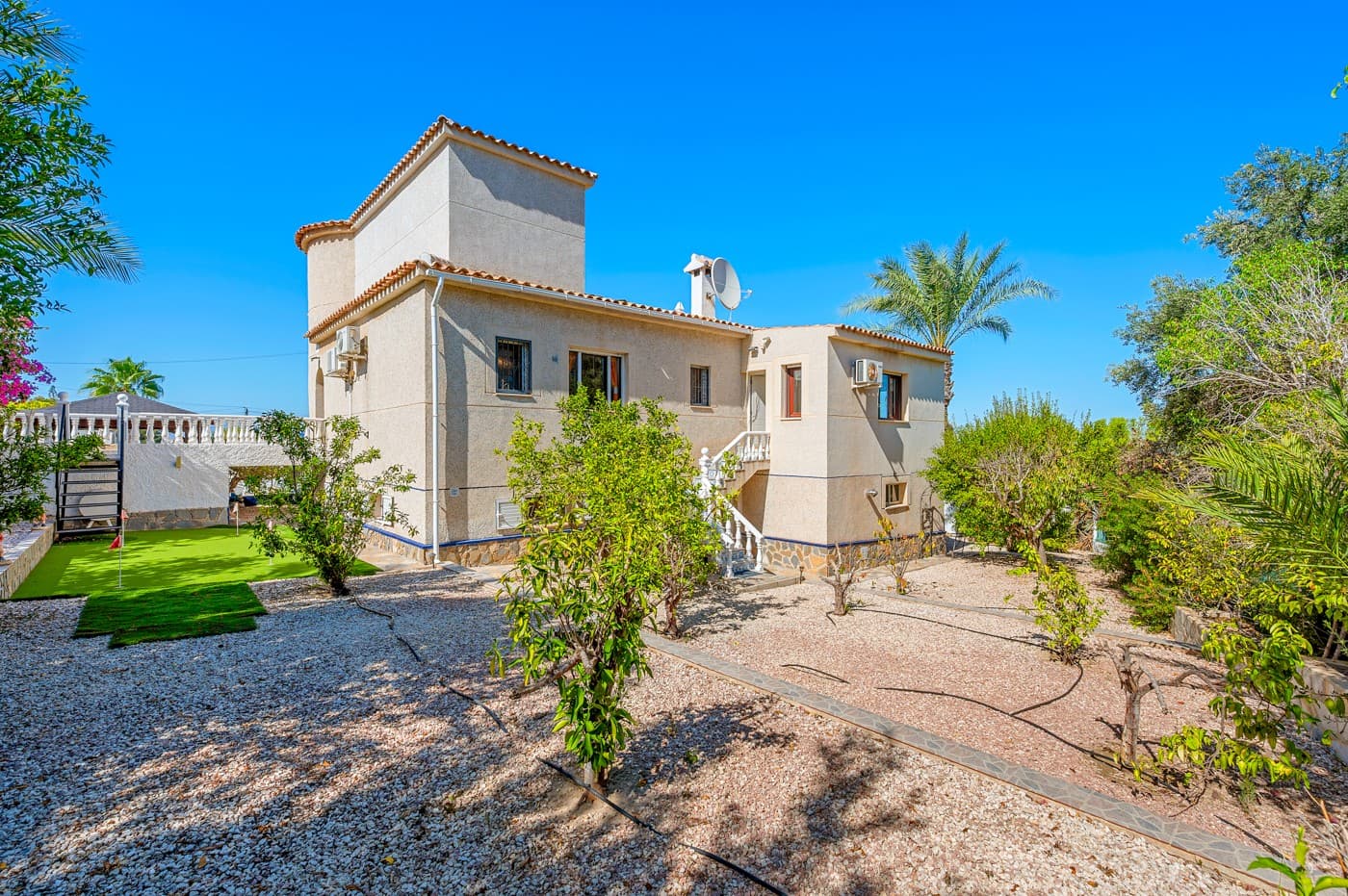 Villa - Chalet de 5 dormitorios en Almoradi - 5