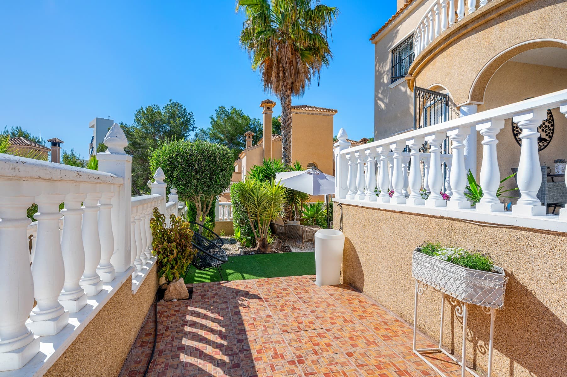 3 bed Detached Villa in Villamartin - 2