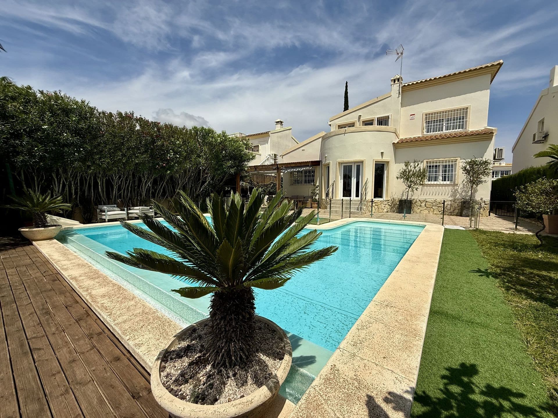 Villa - Chalet de 4 dormitorios en Orihuela Costa - 1