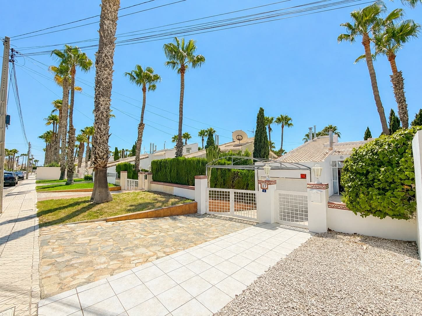 3 bed Detached Villa in Villamartin - 2
