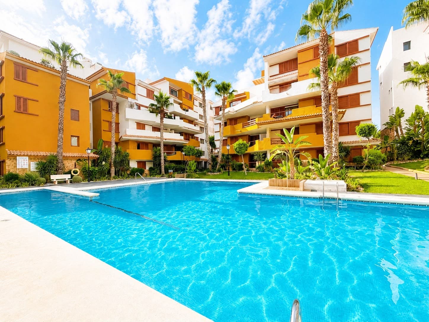 Apartamento Planta Media de 2 dormitorios en Punta Prima - 1
