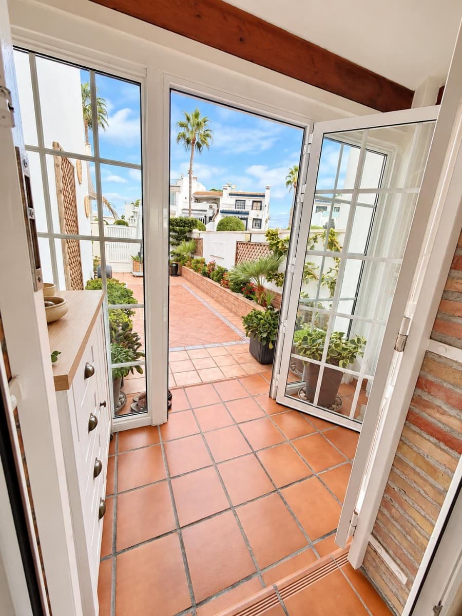 3 bed Detached Villa in Orihuela Costa - 9