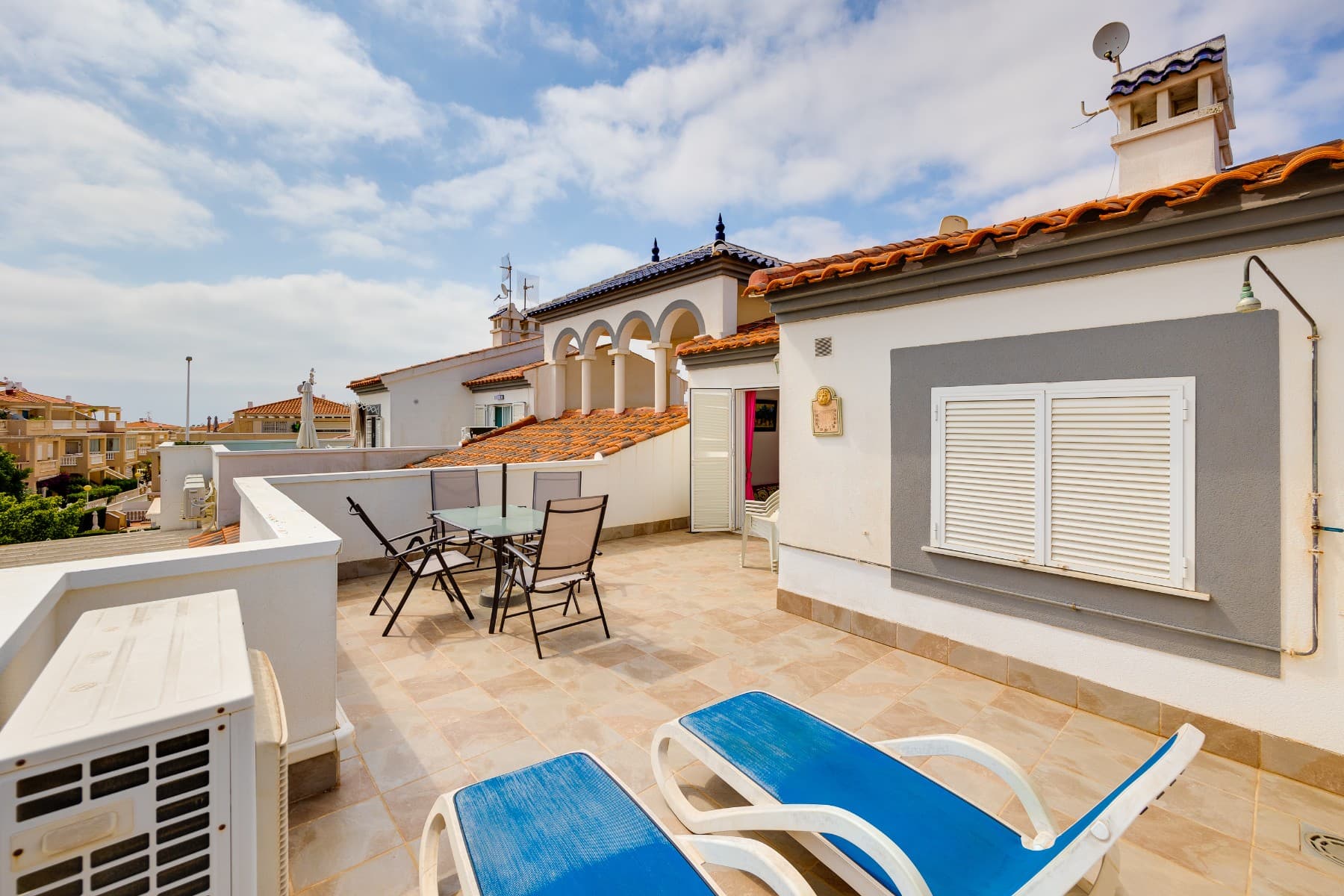 Tussenverdieping Appartement met 2 slaapkamers in Orihuela Costa - 32