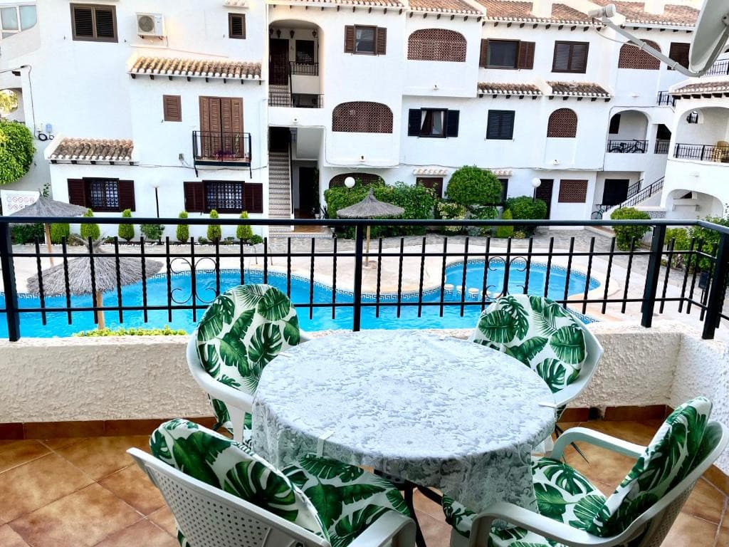 2 bed Middle Floor Apartment in Orihuela Costa - 2