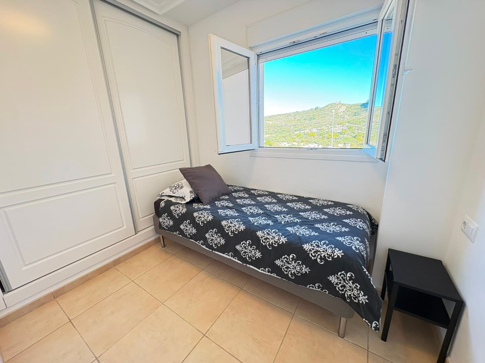 3 bed Middle Floor Apartment in Altaona Golf and Country Village - 24