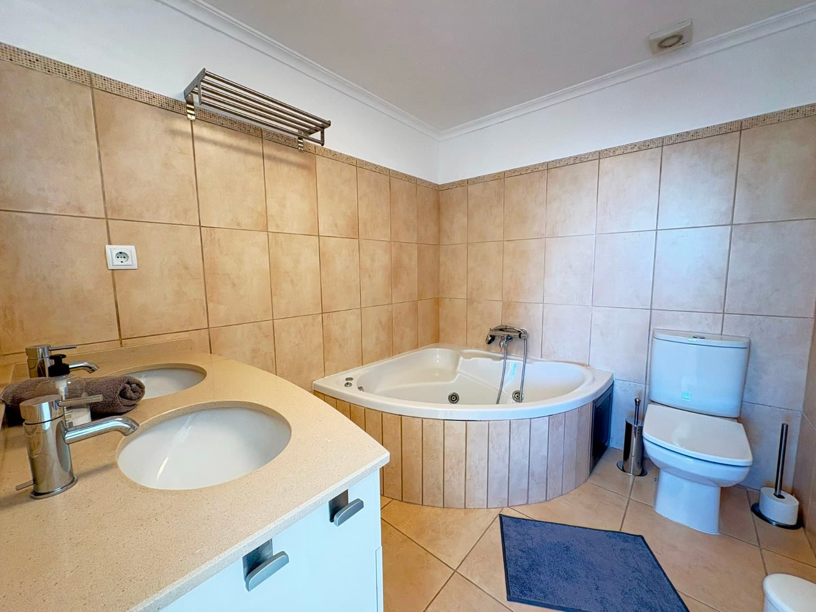 3 bed Middle Floor Apartment in Altaona Golf and Country Village - 22