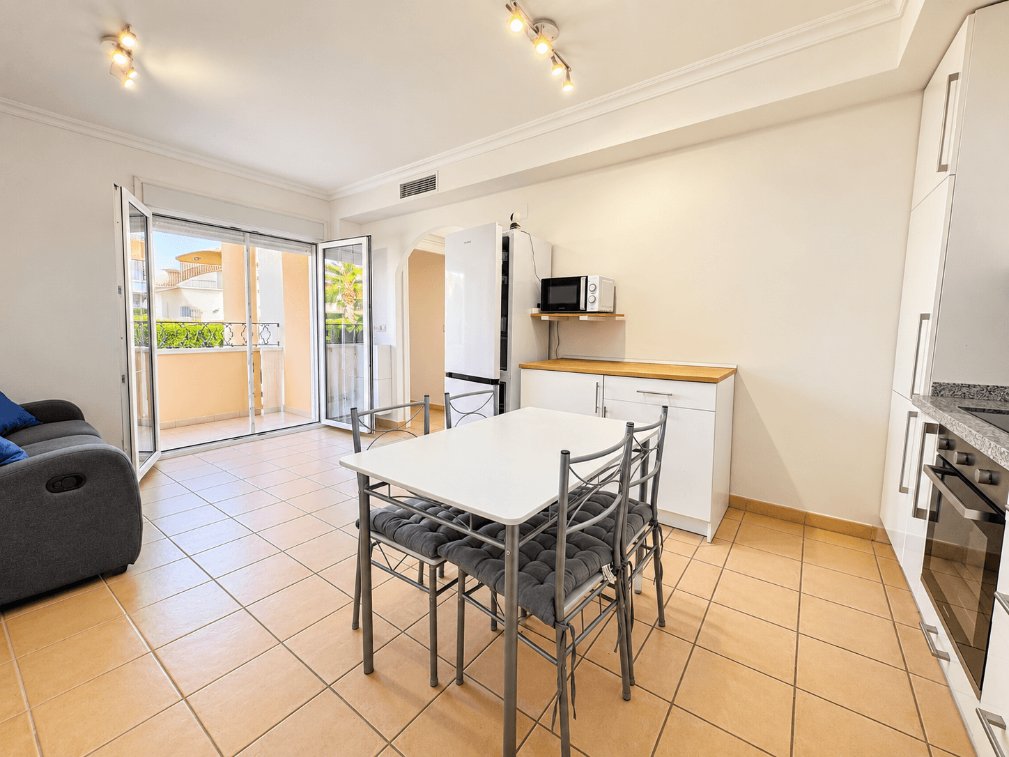 Tussenverdieping Appartement met 2 slaapkamers in Altaona Golf and Country Village - 4