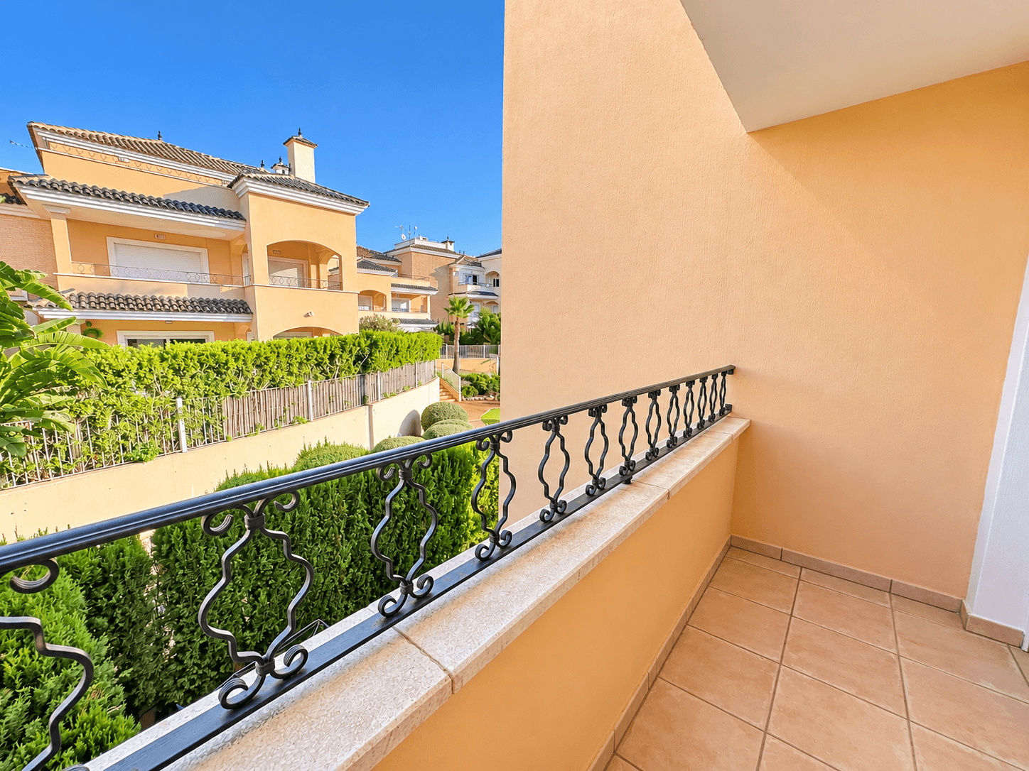 Tussenverdieping Appartement met 2 slaapkamers in Altaona Golf and Country Village - 9