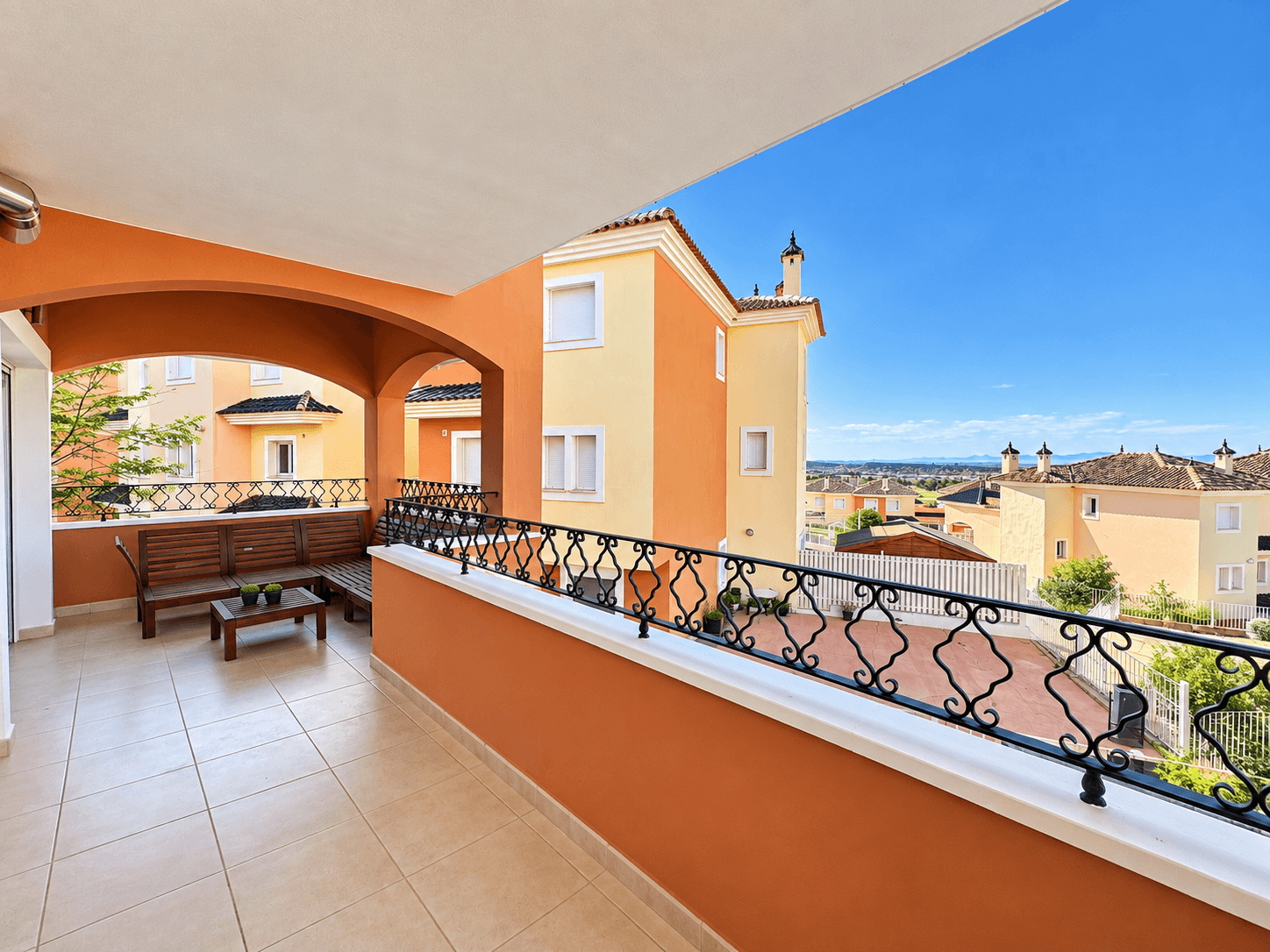 Tussenverdieping Appartement met 3 slaapkamers in Altaona Golf and Country Village - 13