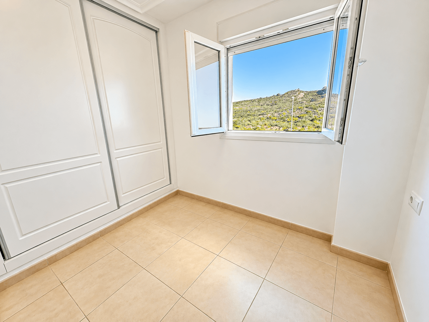 Tussenverdieping Appartement met 3 slaapkamers in Altaona Golf and Country Village - 19
