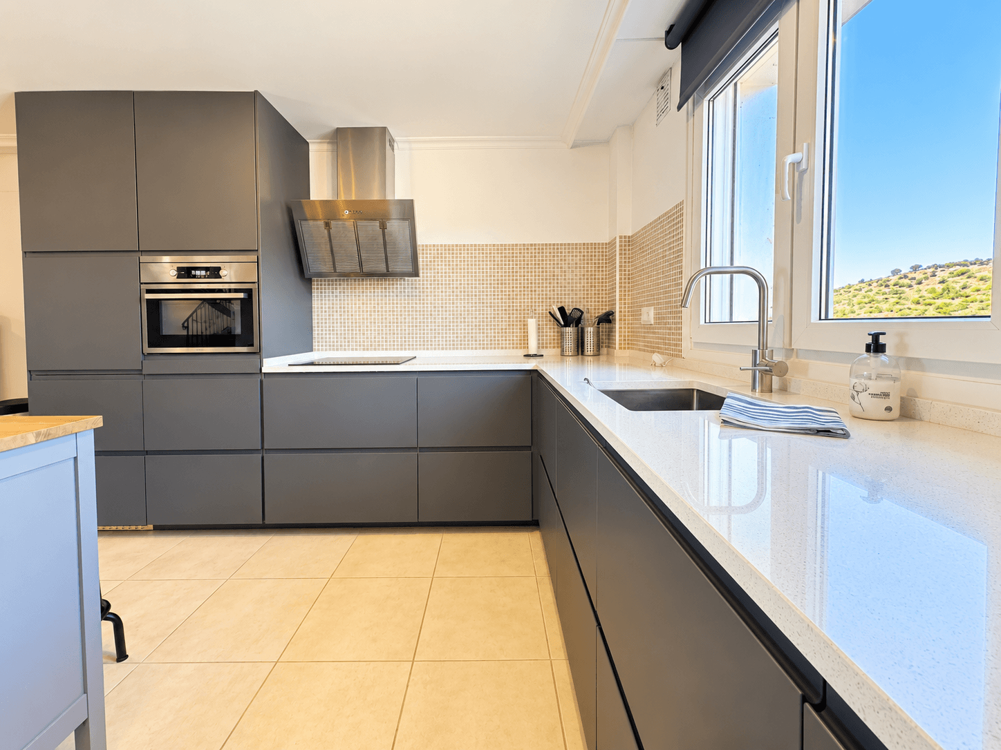 Tussenverdieping Appartement met 3 slaapkamers in Altaona Golf and Country Village - 9