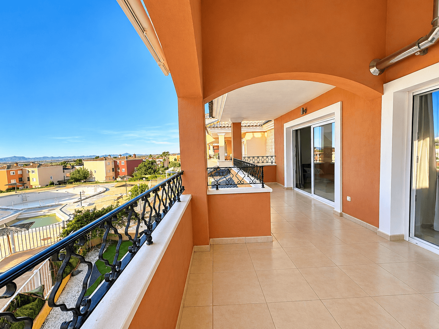 Tussenverdieping Appartement met 3 slaapkamers in Altaona Golf and Country Village - 3