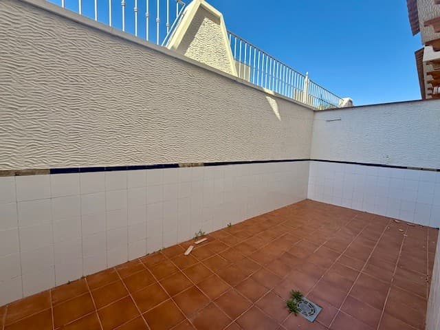 Adosada de 3 dormitorios en San Miguel de Salinas - 17