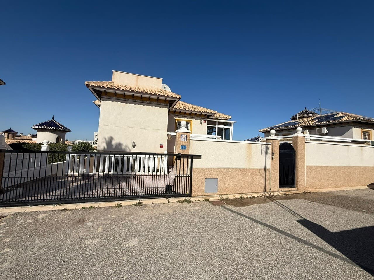 Villa - Chalet de 5 dormitorios en Orihuela Costa - 2