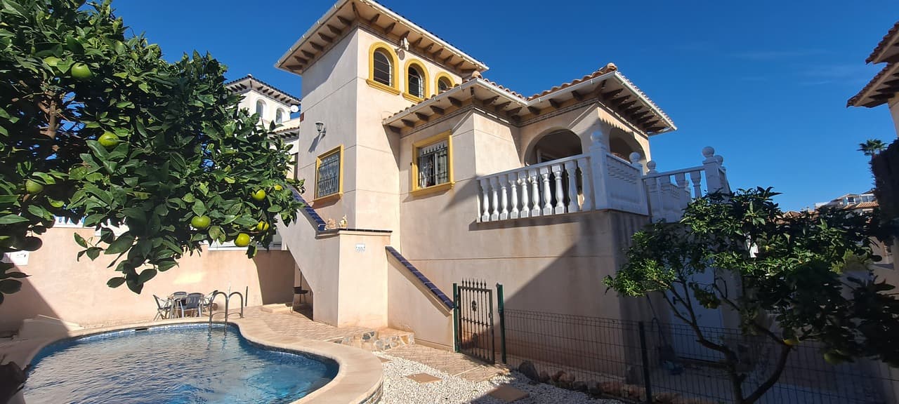 Vrijstaande Villa met 5 slaapkamers in La Zenia - 1