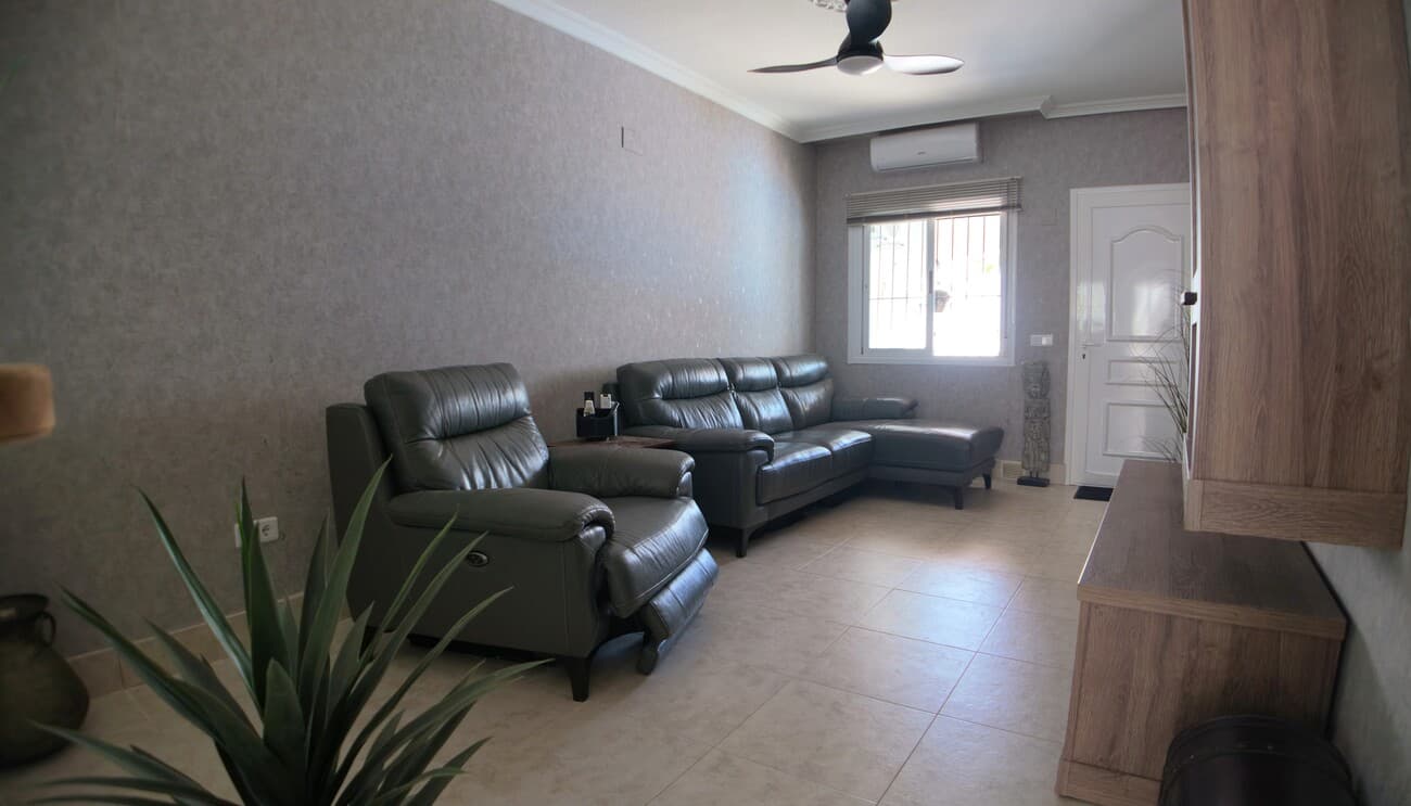 Pareada de 2 dormitorios en Villamartin - 10