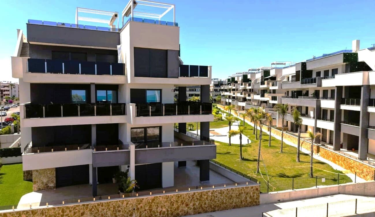 Apartamento Planta Media de 3 dormitorios en Playa Flamenca - 1