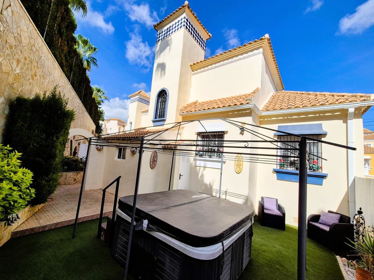 Villa - Chalet de 3 dormitorios en Villamartin - 2