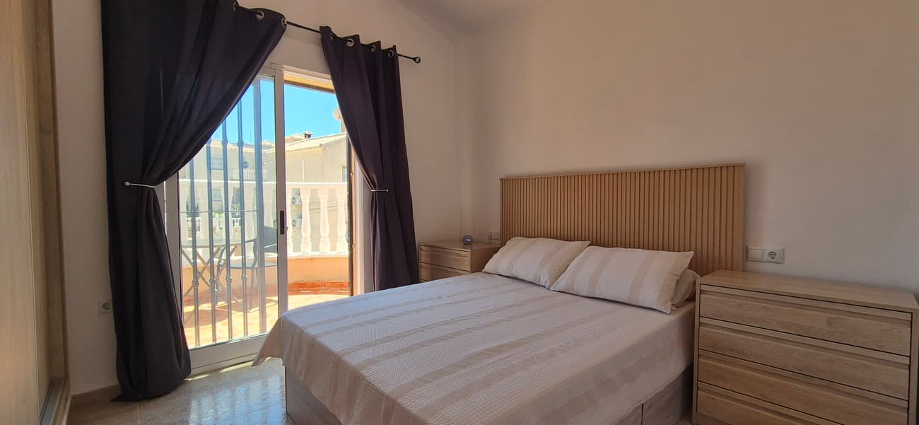 Vrijstaande Villa met 4 slaapkamers in Villamartin