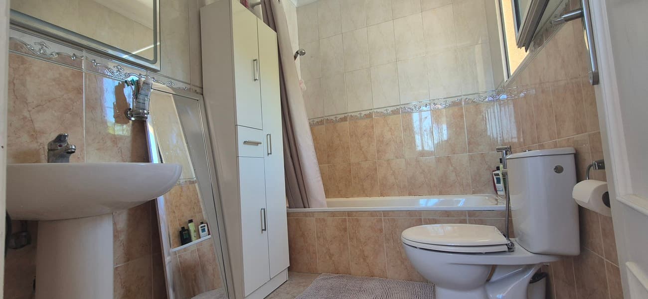 Vrijstaande Villa met 4 slaapkamers in Villamartin