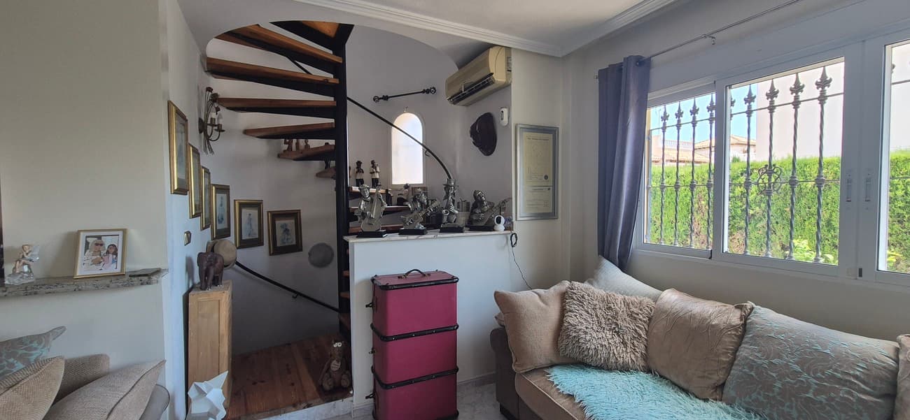 Villa - Chalet de 4 dormitorios en Villamartin - 34