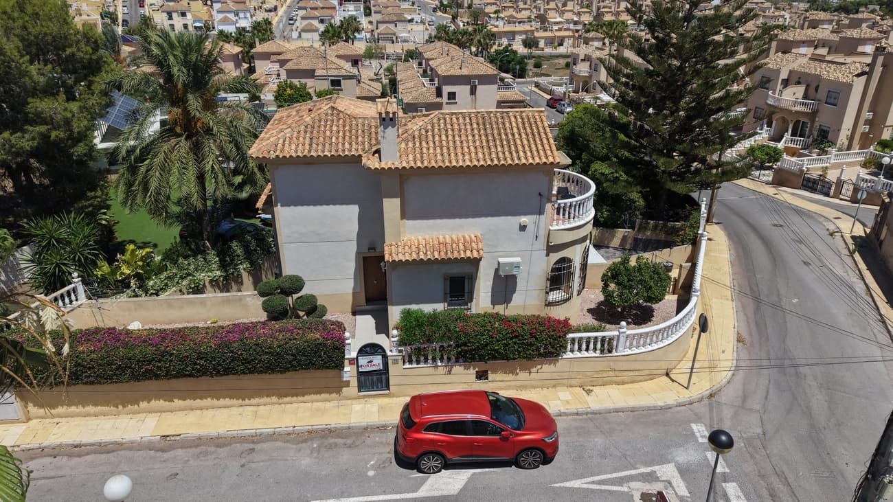 Vrijstaande Villa met 3 slaapkamers in Villamartin - 2