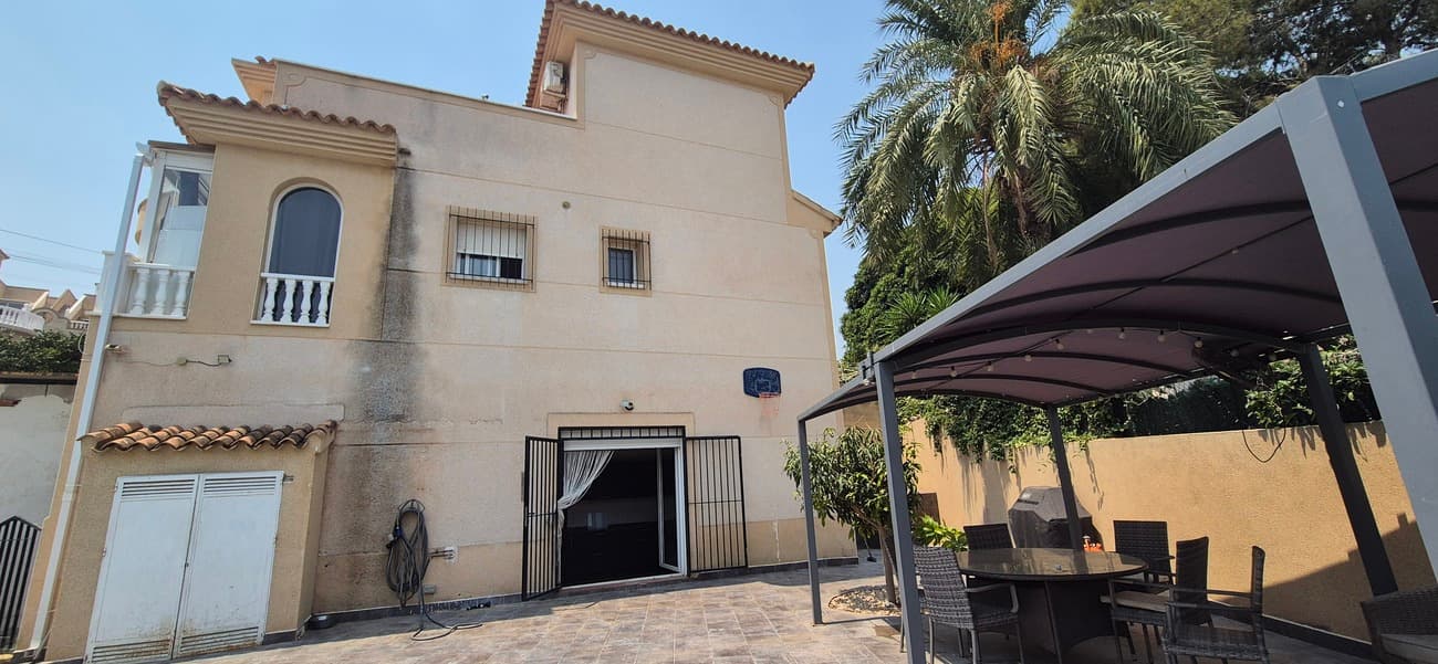 Vrijstaande Villa met 3 slaapkamers in Villamartin - 30