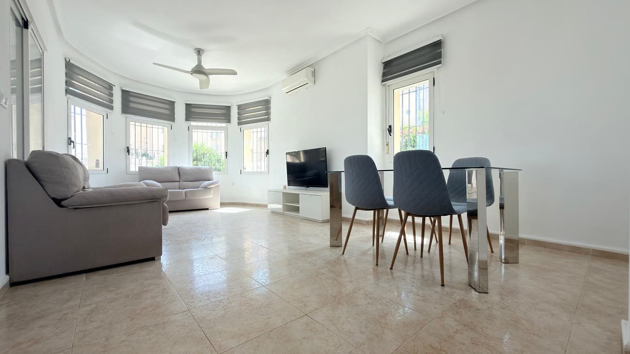 Vrijstaande Villa met 3 slaapkamers in Orihuela Costa - 11