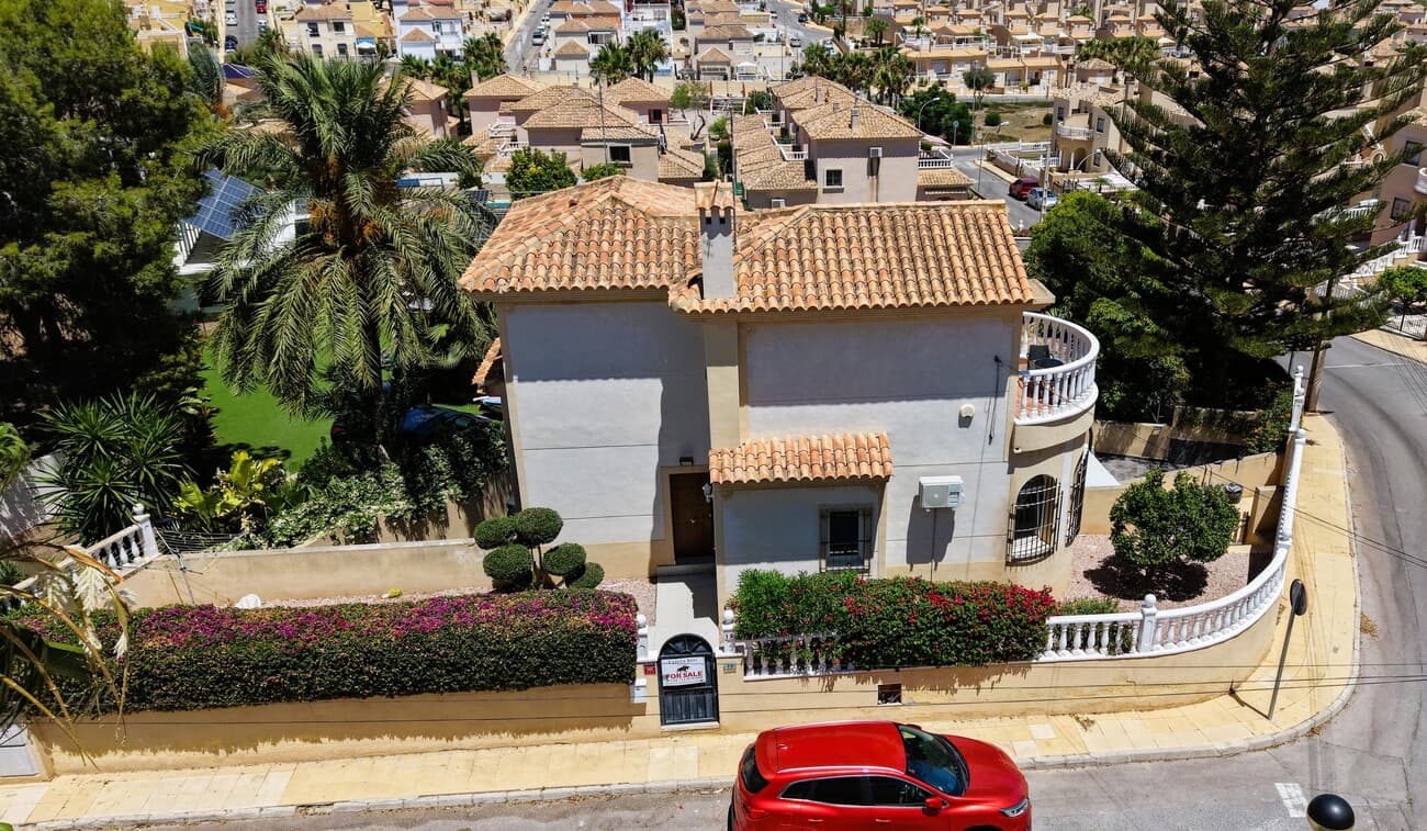 Vrijstaande Villa met 3 slaapkamers in Orihuela Costa - 2