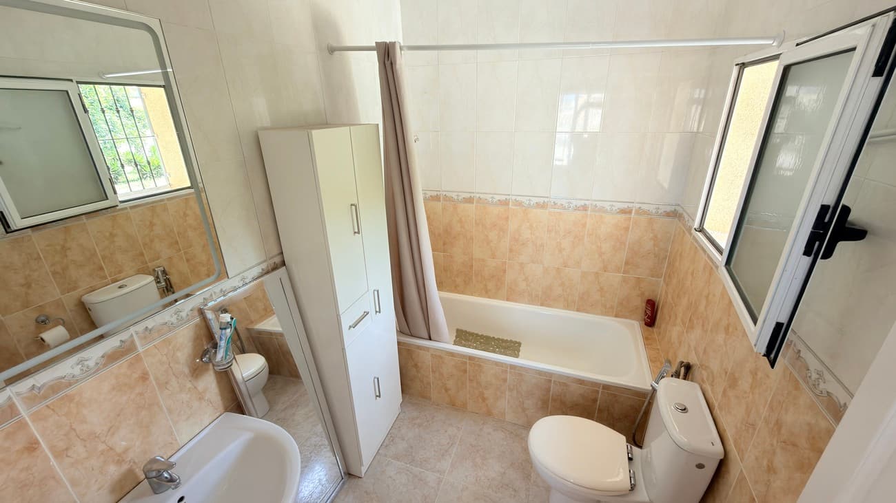 Vrijstaande Villa met 3 slaapkamers in Orihuela Costa - 32
