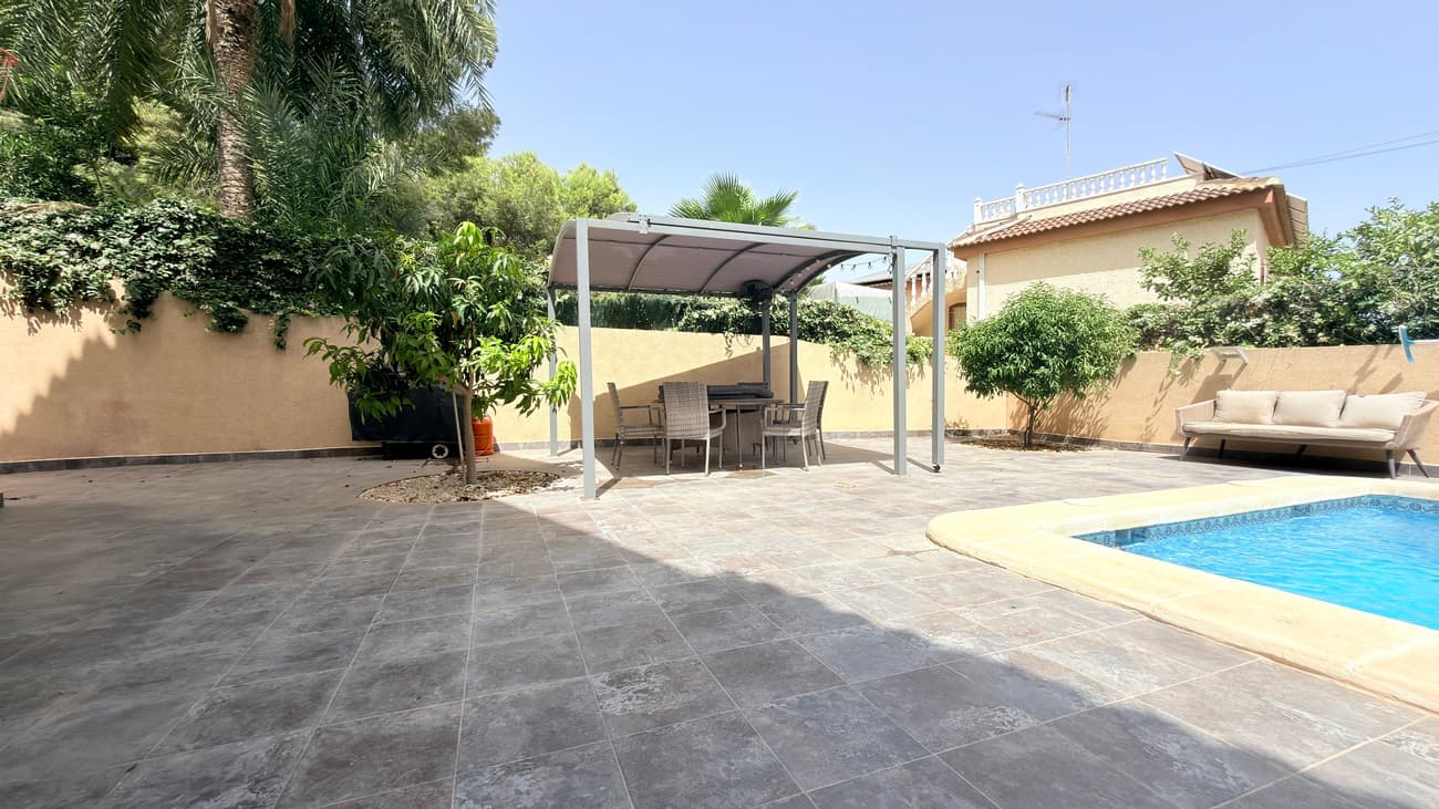 Vrijstaande Villa met 3 slaapkamers in Orihuela Costa - 46