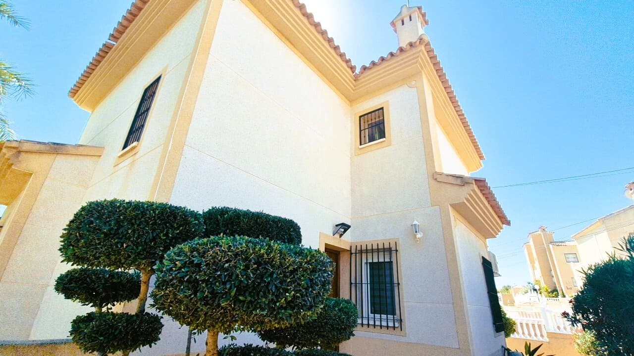 Vrijstaande Villa met 3 slaapkamers in Orihuela Costa - 8
