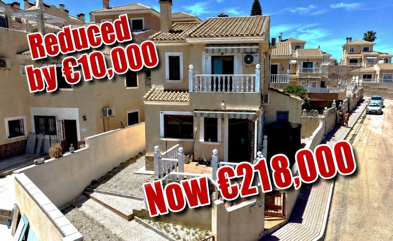 3 bed Detached Villa in Villamartin - 1